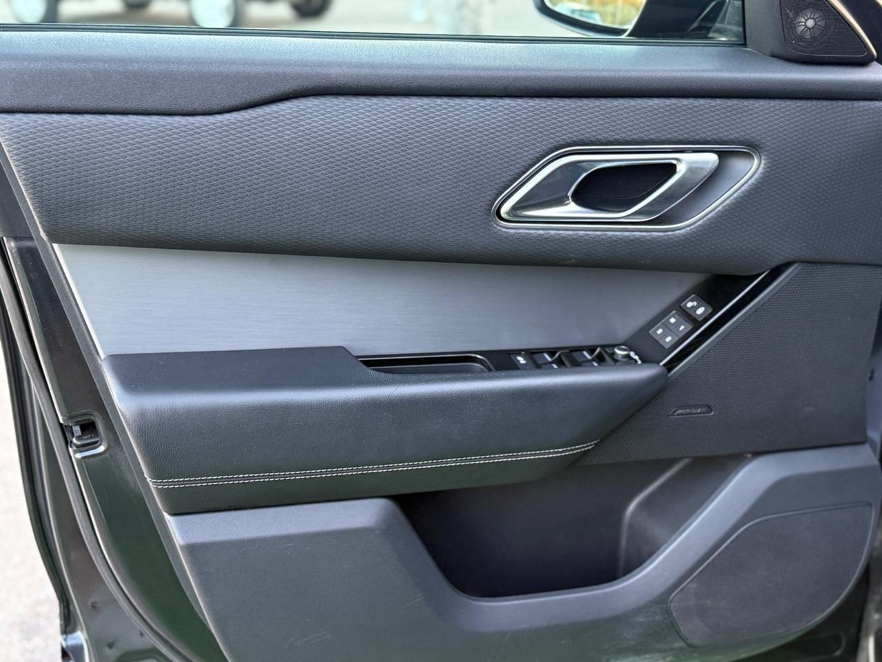 Velar 2.0D 240 CV R-Dynamic TETTO IVA NUOVO