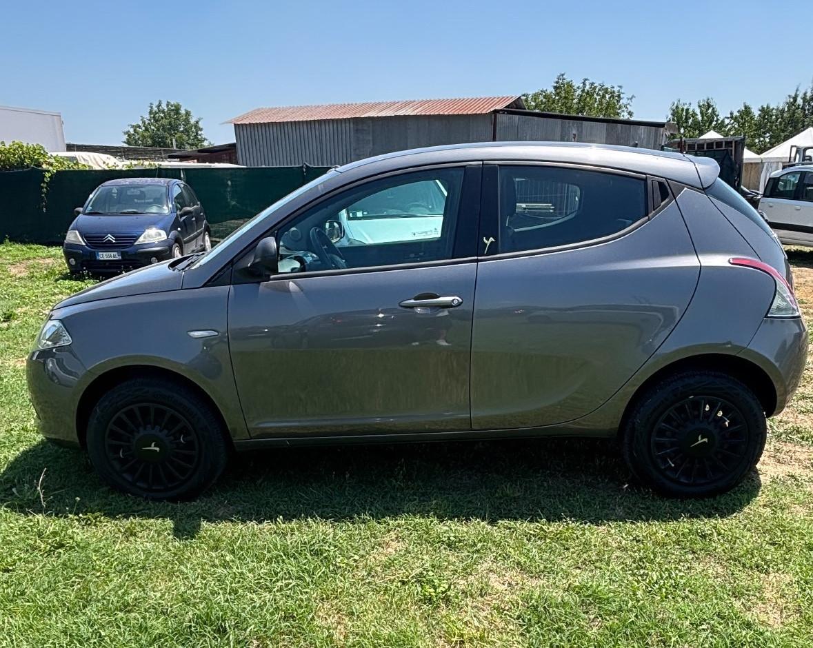 Lancia Ypsilon 0.9 TwinAir 85 CV 5 porte Metano Ecochic Gold
