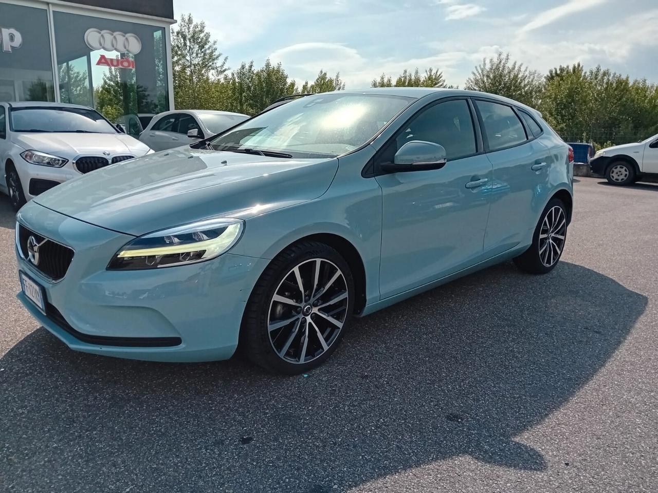Volvo V40 2.0 d2 Momentum my17 E6