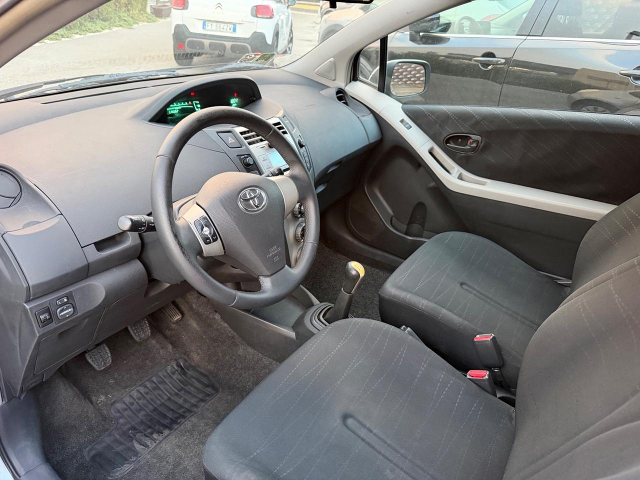 Toyota Yaris 1.0 3 porte Sol