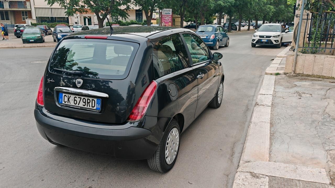 Lancia Ypsilon 1.2 16V Platino