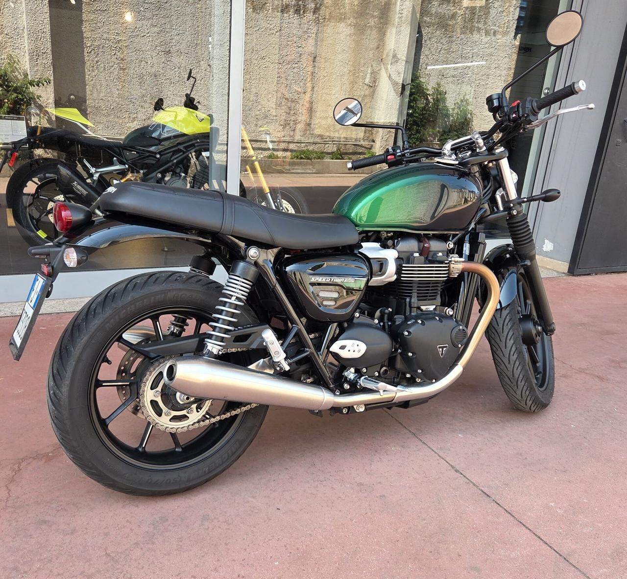 Triumph Speed Twin 900 Stealth Edition