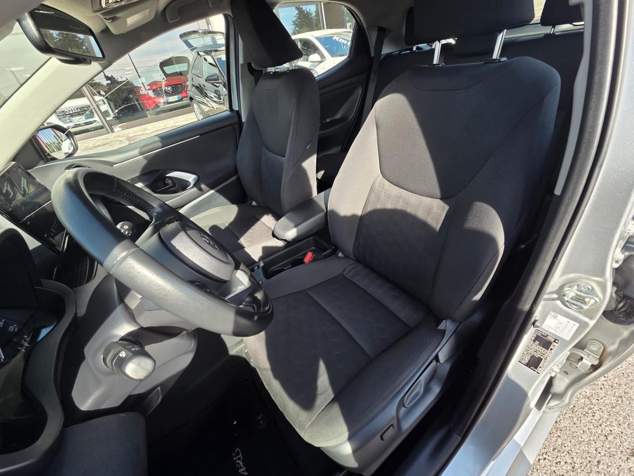 Toyota Yaris 1.5 Hybrid 5 porte Active *full-hybrid* neopatentati* NO VINCOLI FINANZIARI--