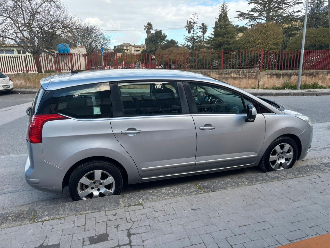 Peugeot 5008 1.6 HDi 112CV Business