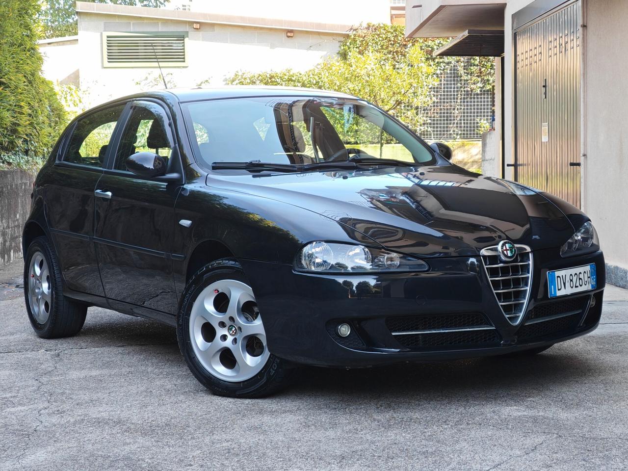Alfa Romeo 147 1.6 BENZINA 105cv / 30.700km / Unipro