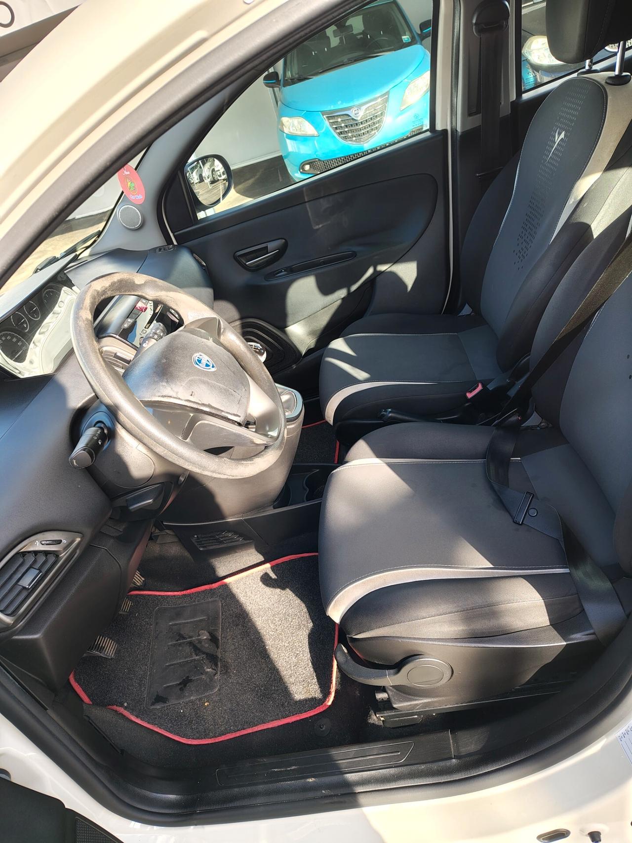 Lancia Ypsilon 0.9 TwinAir 85 CV 5 porte Metano Ecochic Elle
