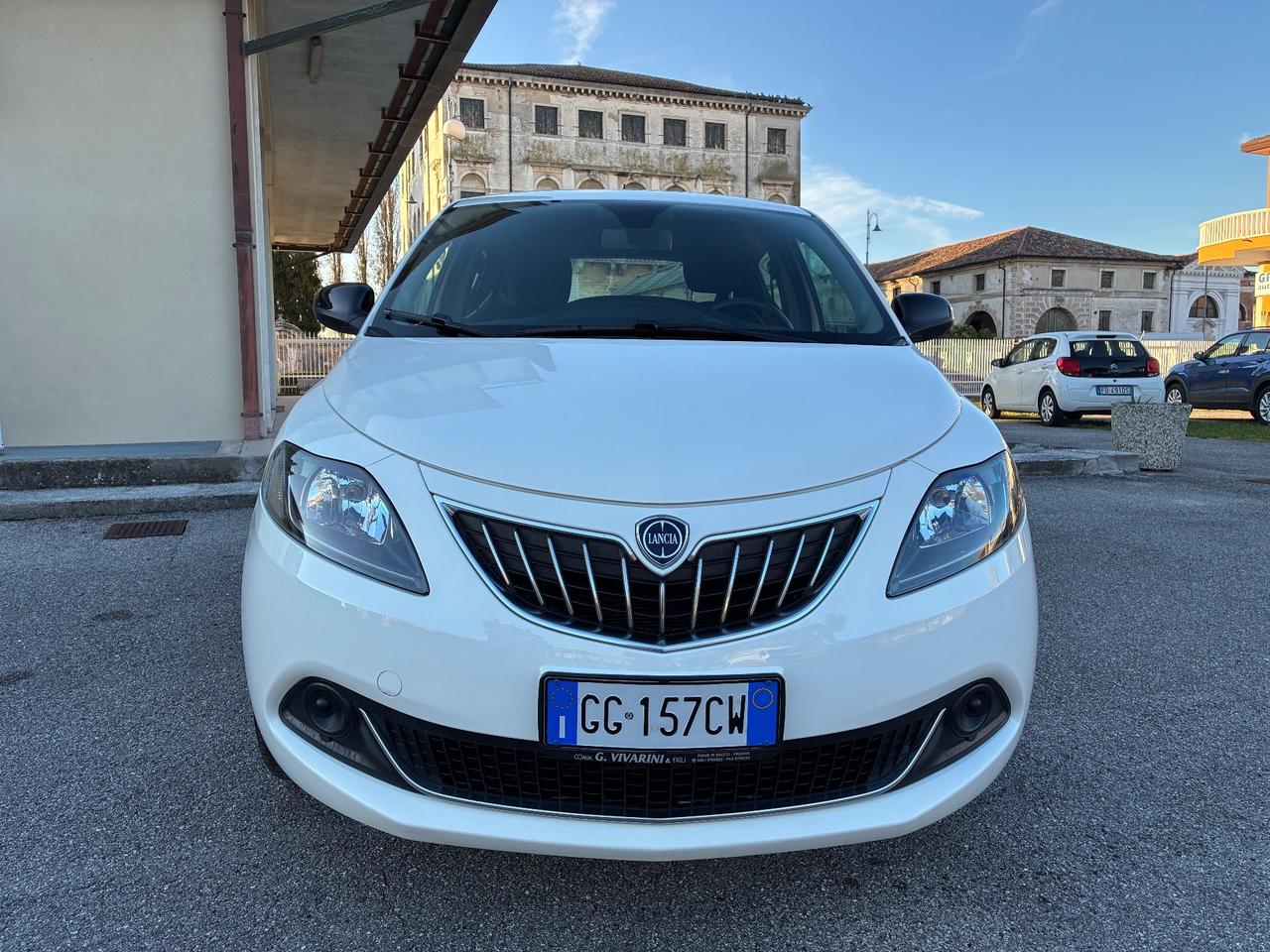 Lancia Ypsilon 1.0 FireFly S&S Hybrid Ecochic Silver
