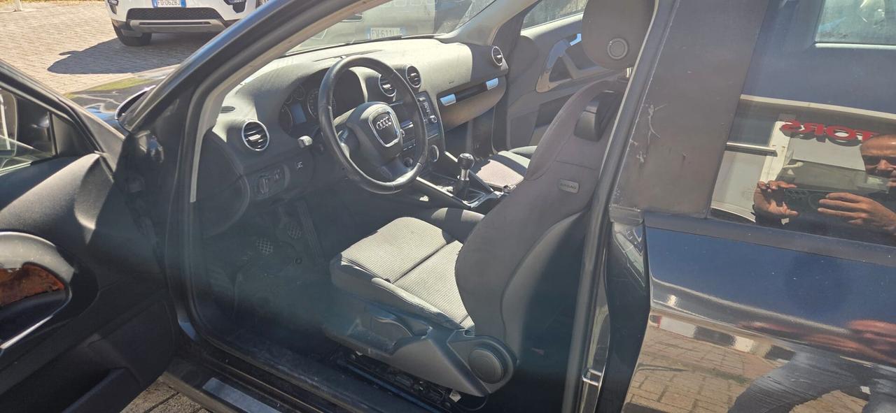 Audi A3 1.6 FSI 115CV GPL 3 PORTE