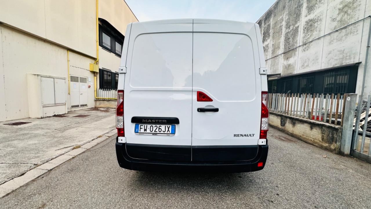 Renault master. Furgone. Euro6