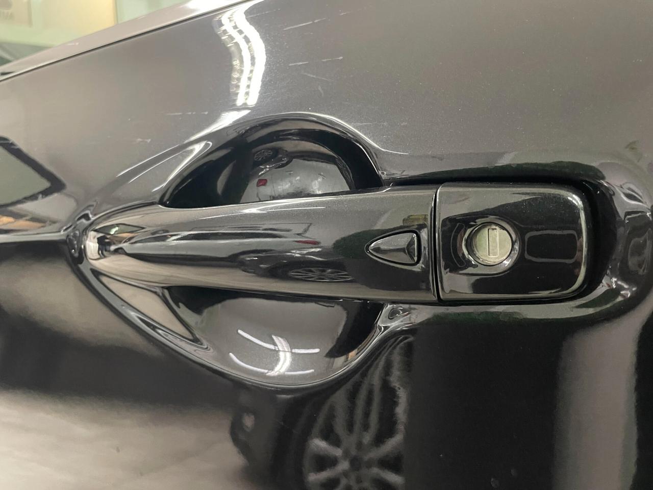 Nissan Qashqai N-Connecta / 1.5 dCi 115 CV / Cambio Automatico / Diesel