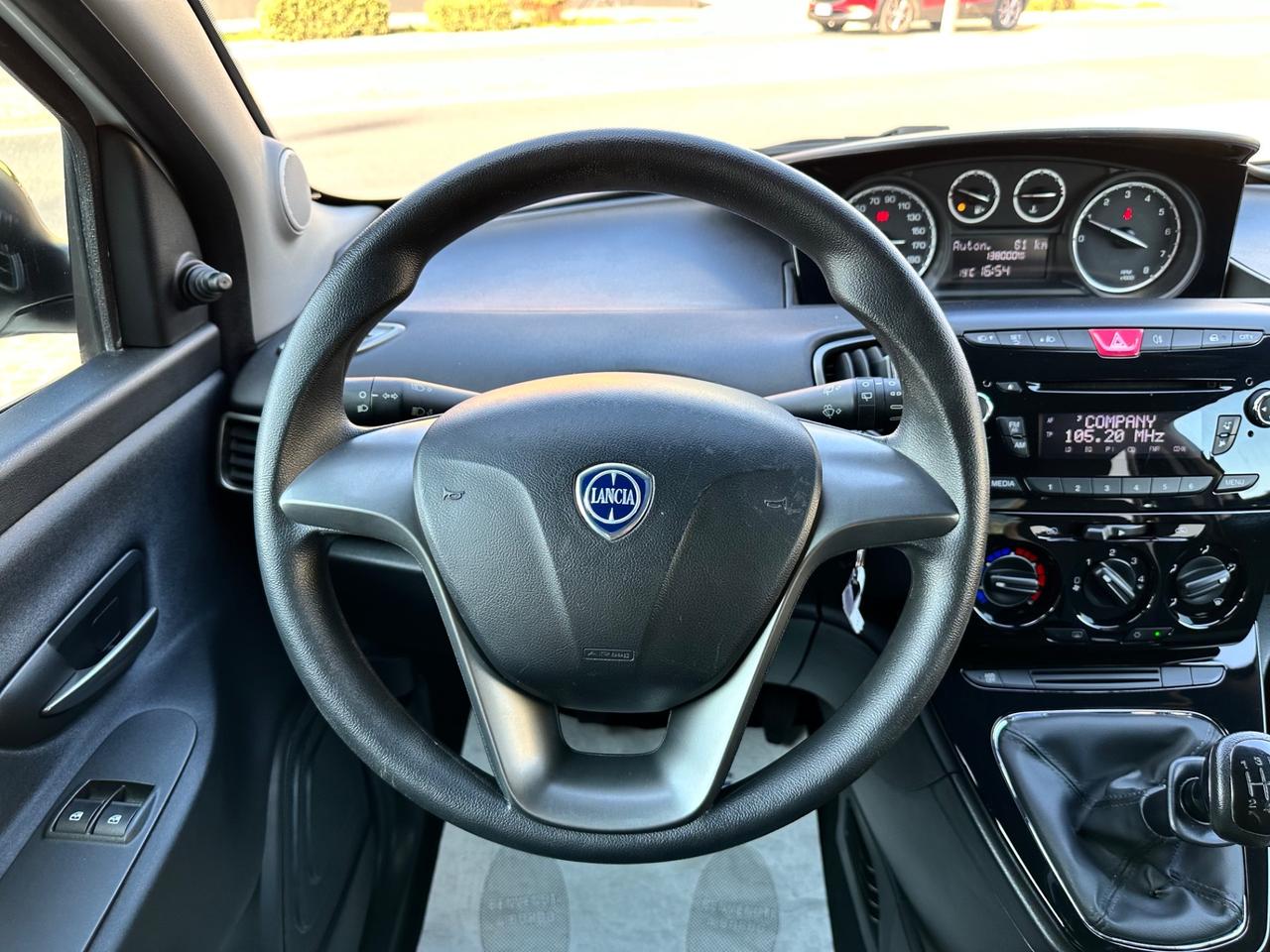 Lancia Ypsilon 1.2bz 69Cv 5P - Neopatentati