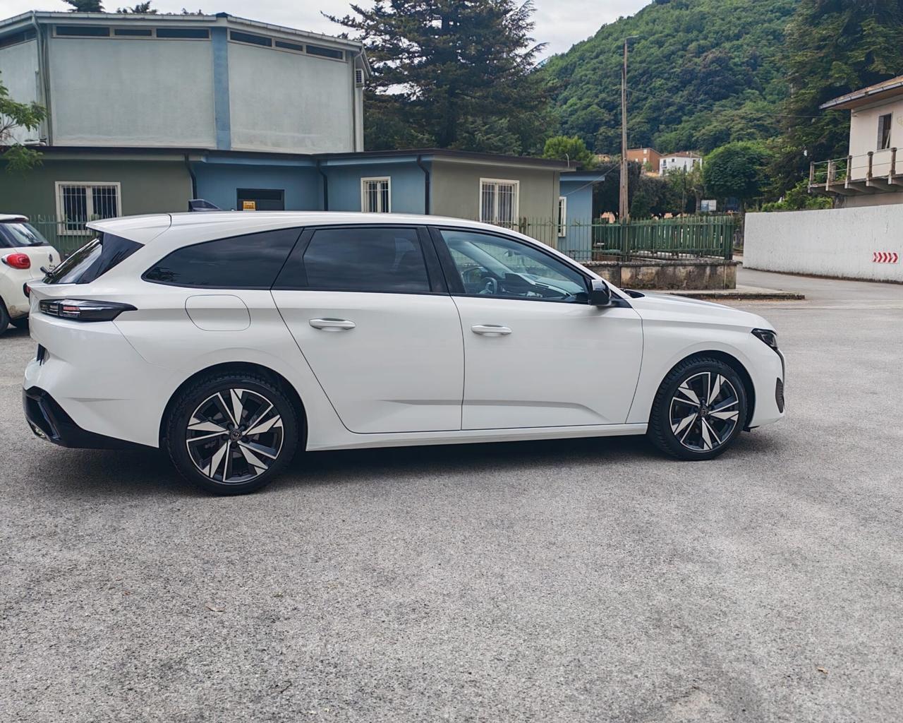 Peugeot 308 BlueHDi 130 S&S EAT8 SW Allure