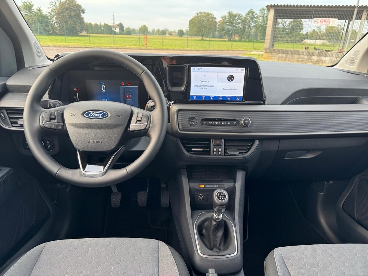 Ford Tourneo Courier 1.0 EcoBoost Titanium