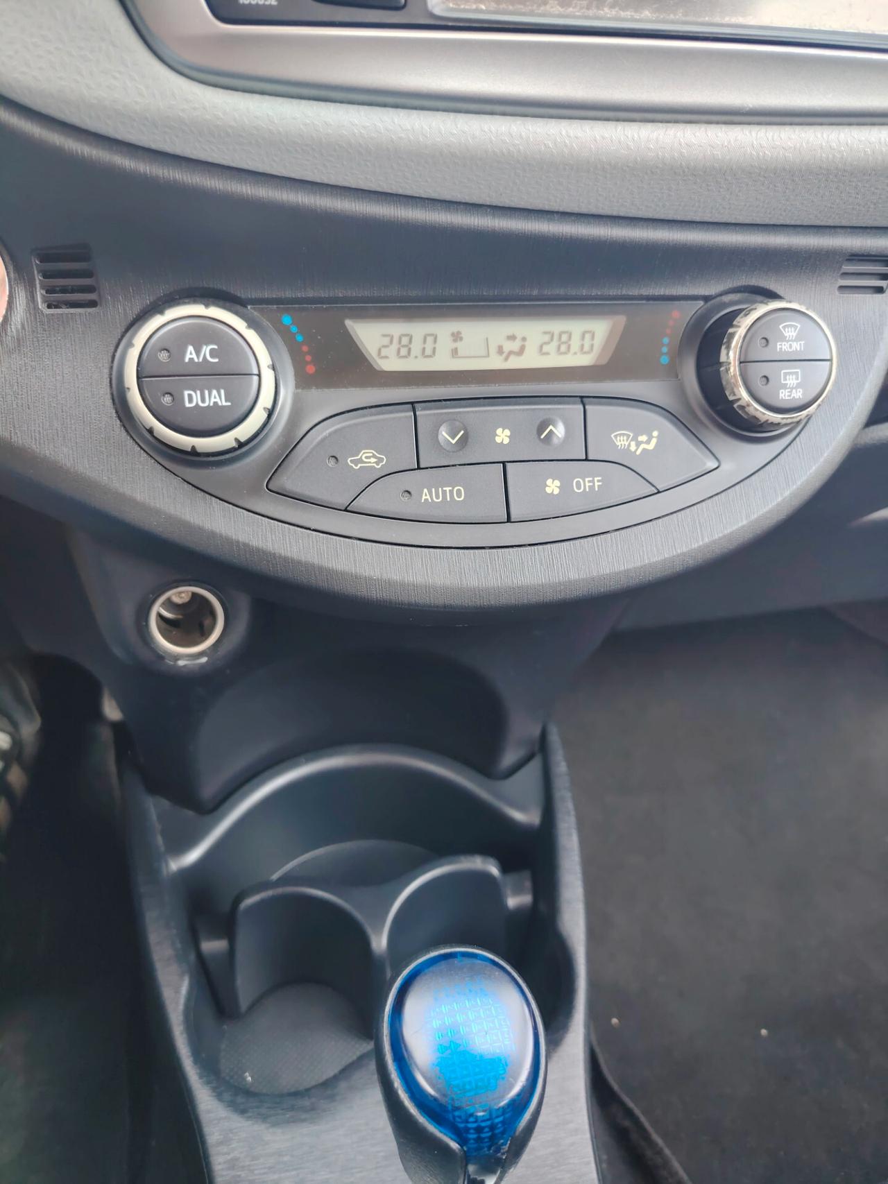 Toyota Yaris 1.5 Hybrid 5 porte Lounge Più - NEOPATENTATO