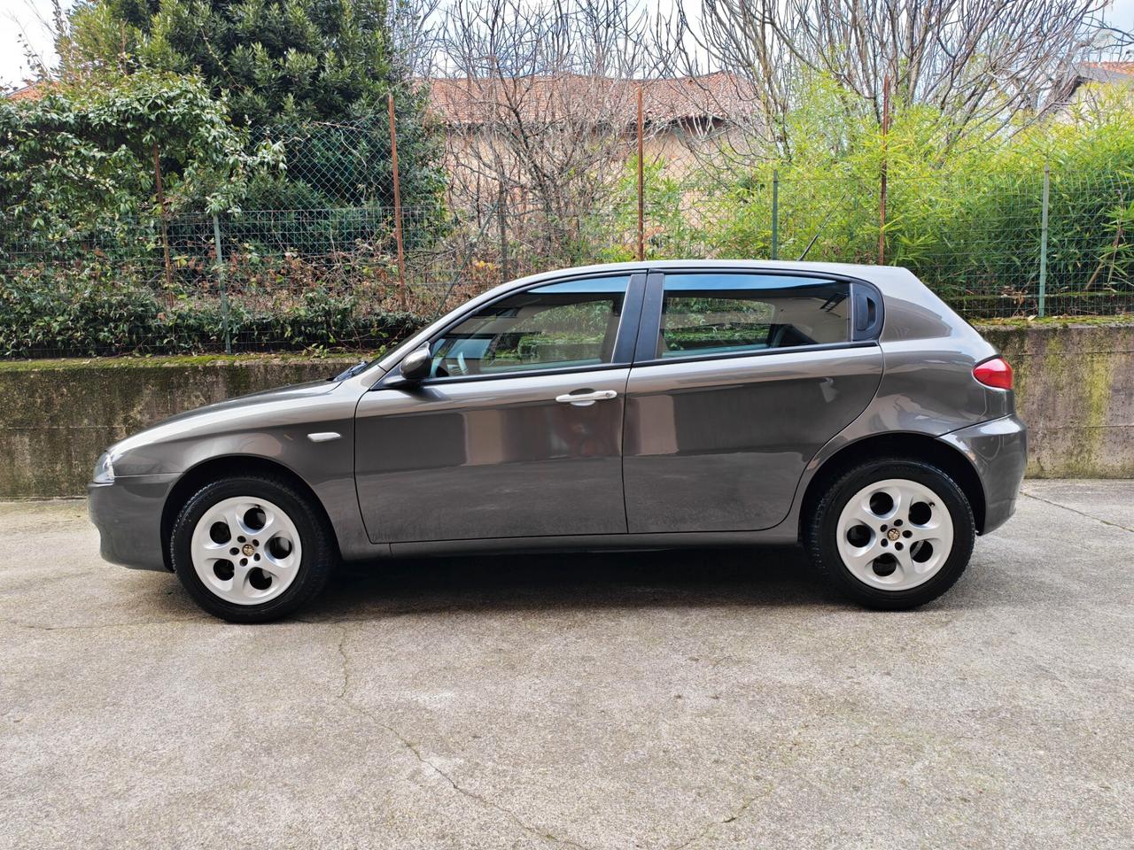 Alfa Romeo 147 1.6 BENZINA 105cv / Unipro / 153.000km
