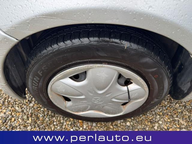 TOYOTA Yaris 1.0i 16V cat 5 porte Sol