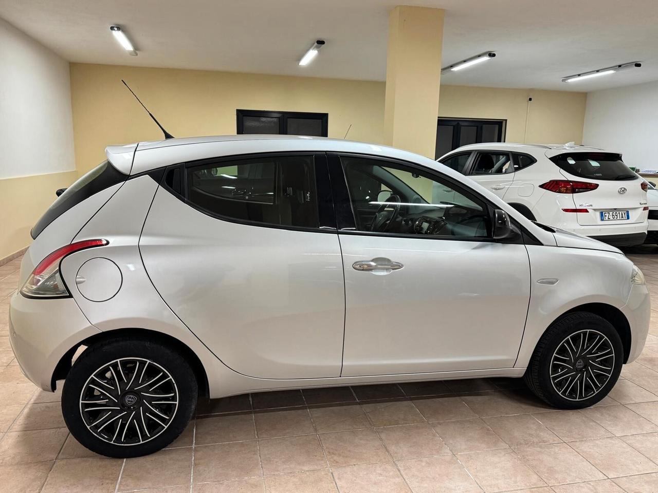 Ypsilon 1.2 69 CV 5 porte S&S Gold AZIENDALE