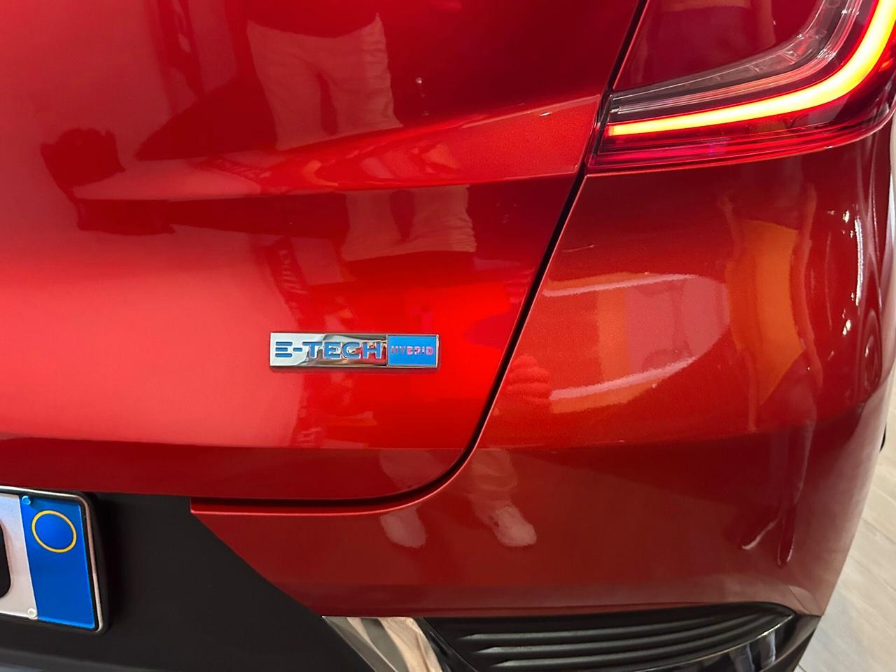 Renault Captur 1.6 E-tech Hybrid Initiale Paris NEOPATENTATI
