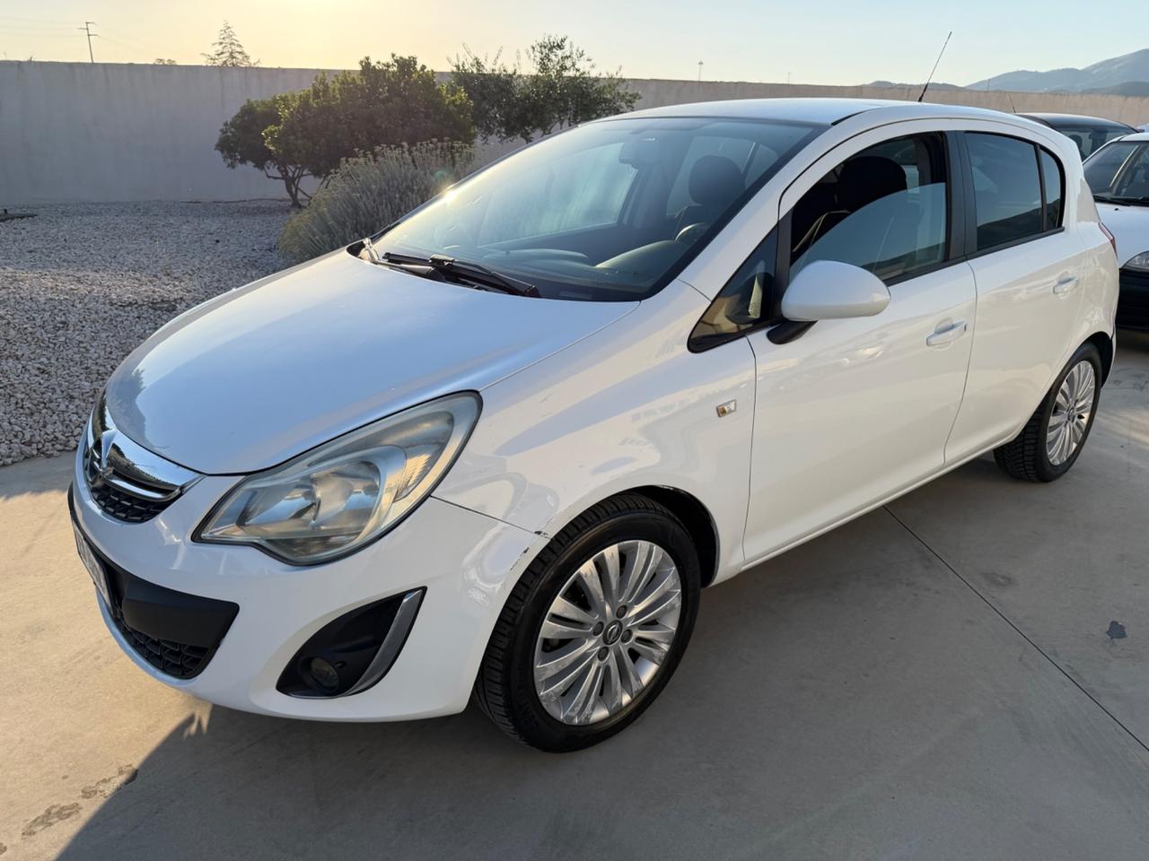 Opel Corsa 1.2 5 porte Elective 2012