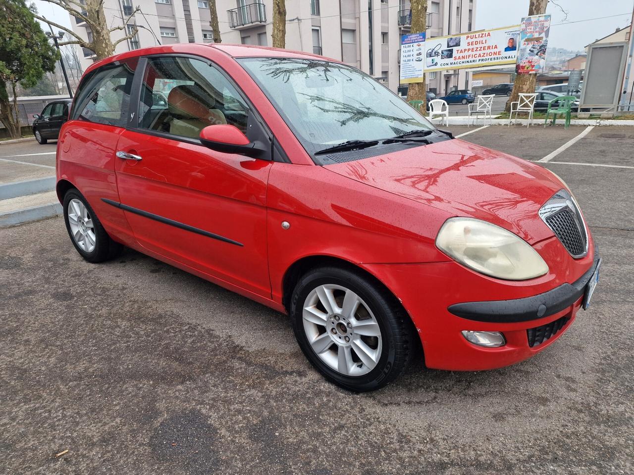 Lancia Ypsilon 1.4 16V Platino