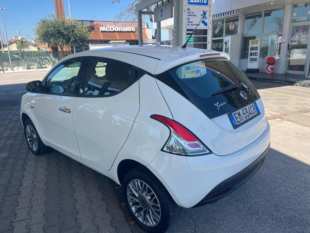 Lancia Ypsilon 0.9 TwinAir 85 CV 5 porte Metano Ecochic Gold