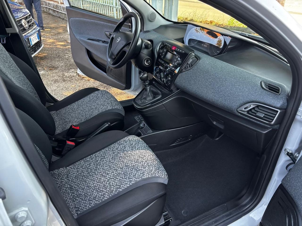 Lancia Ypsilon 1.2 69 CV 5 porte S&S Gold