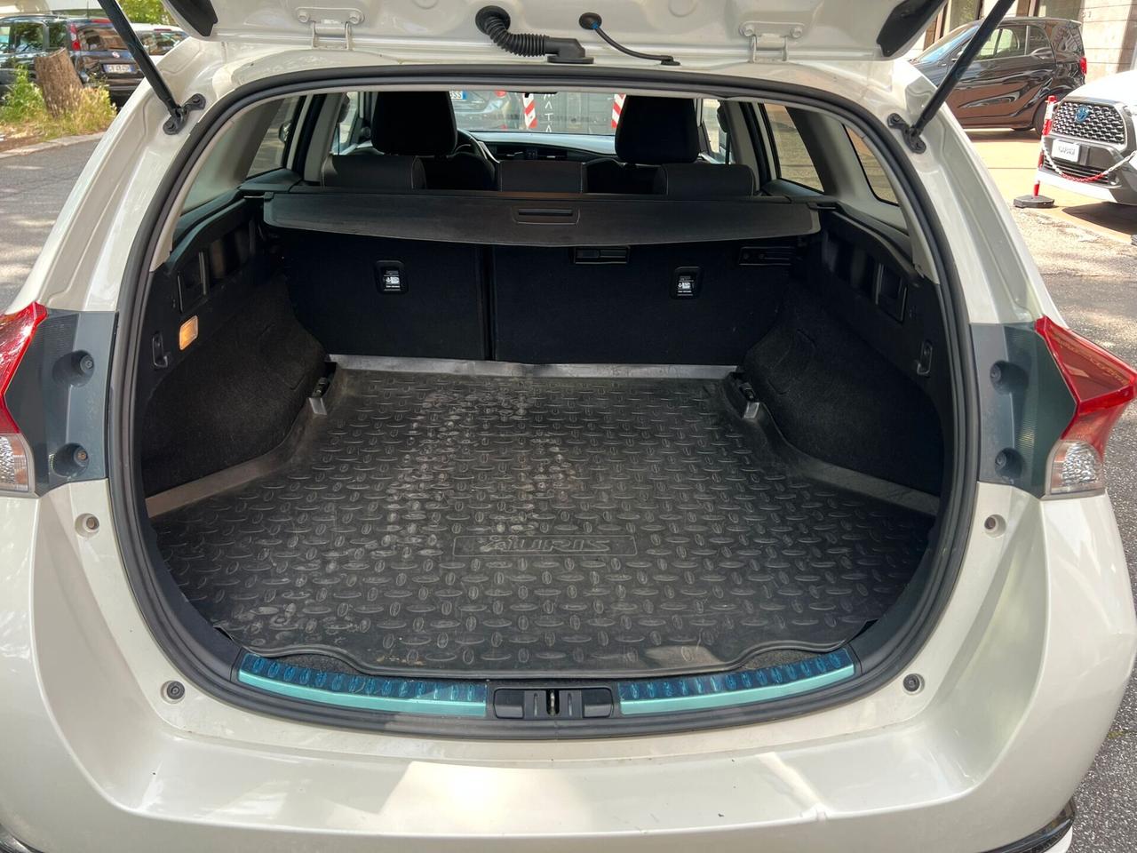 Toyota Auris TS 1.8 Hybrid Style