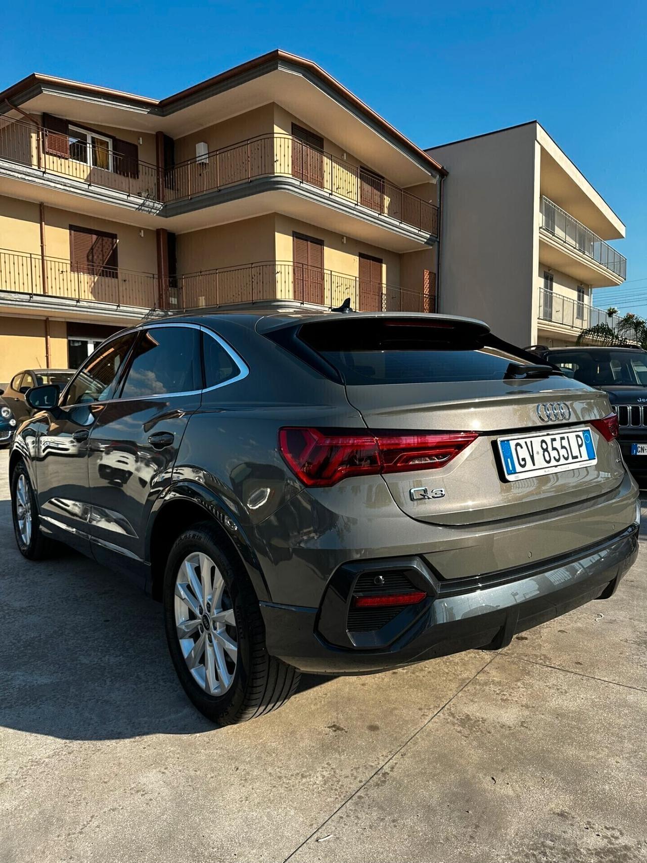 Audi Q3 SPB 40 TFSI quattro S tronic Identity Black