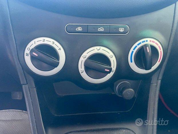 HYUNDAI i10 1 serie i10 1.1 12V Active