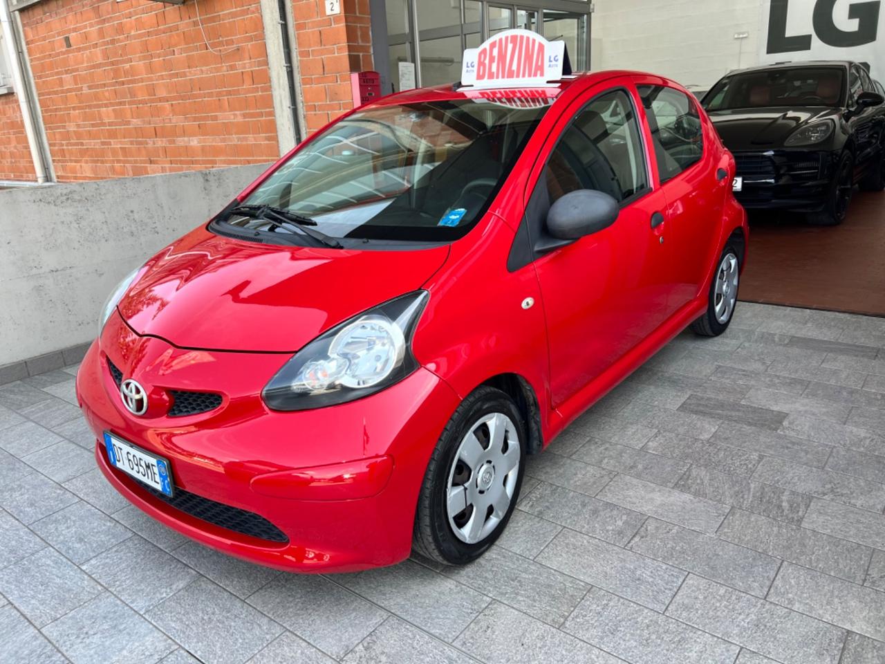 Toyota Aygo 1.0 12V VVT-i 5 porte Sol