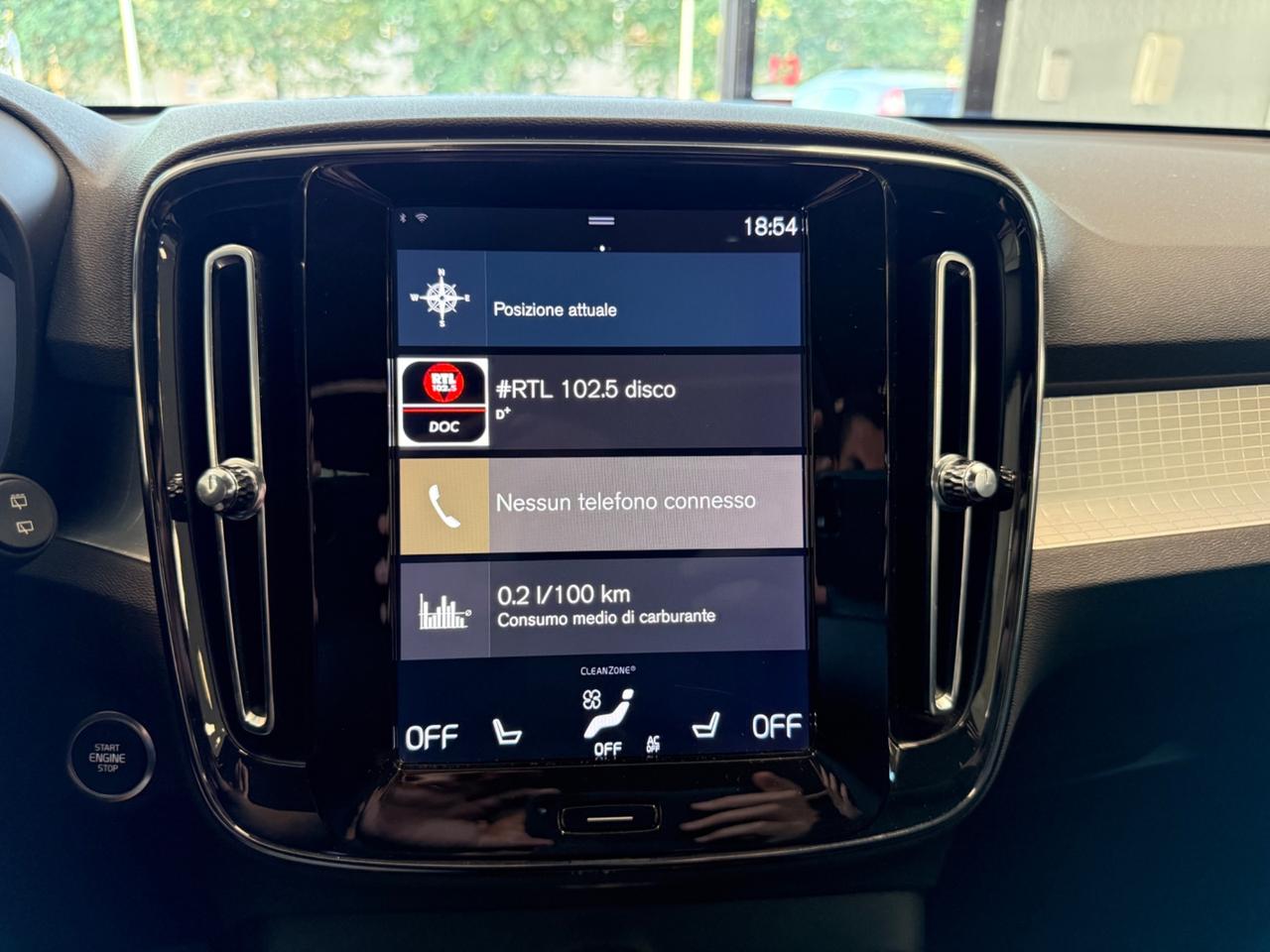 Volvo XC40 D4 AWD Geartronic Momentum TETTO APRIBILE PANORAMICO