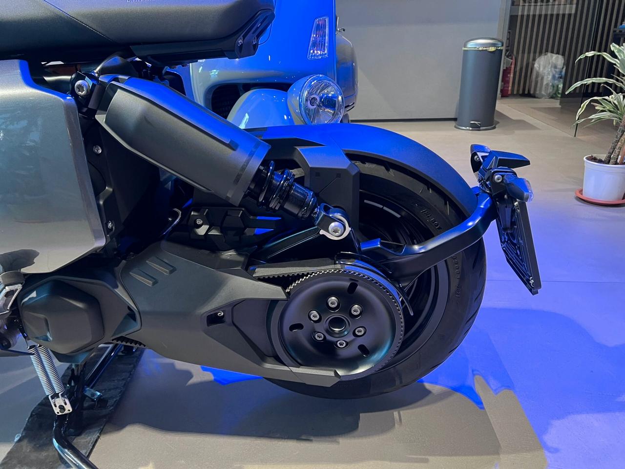 Bmw CE 04