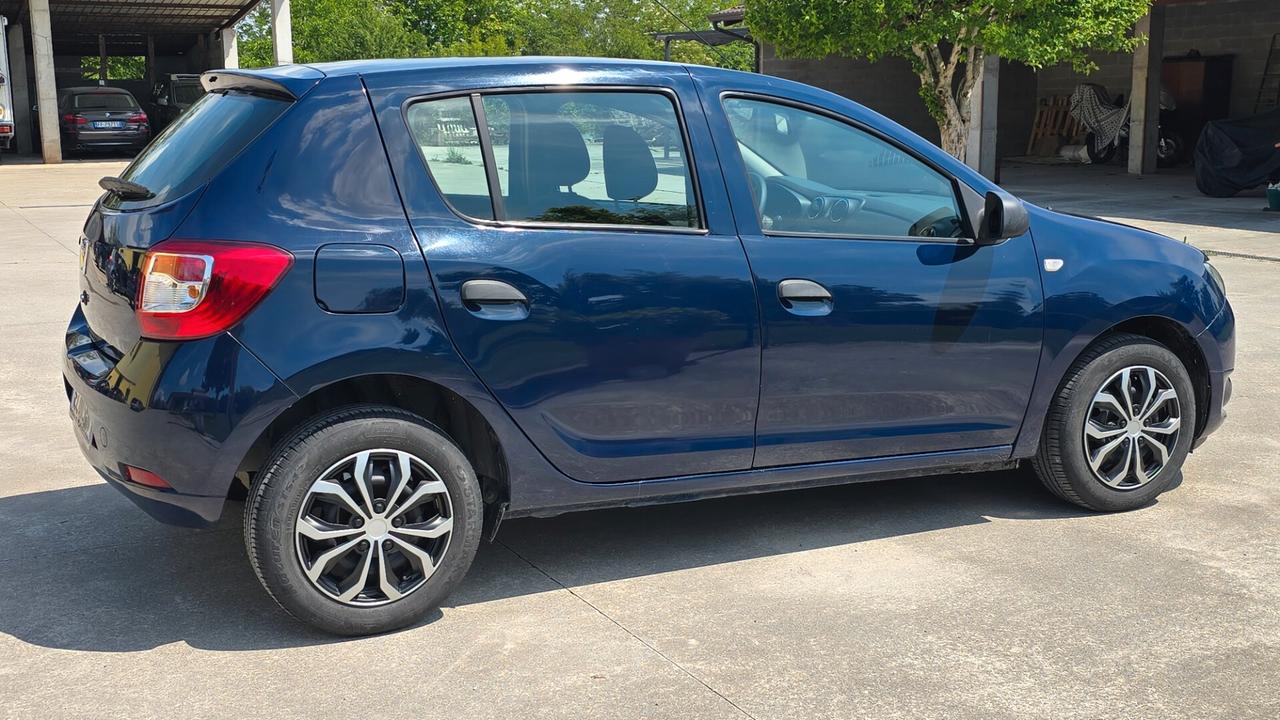 DACIA SANDERO GPL TENUTA MOLTO BENE