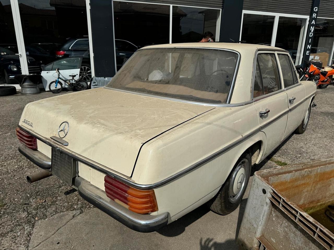 Mercedes-benz 200 Mercedes-Benz 200 D (W115) – Anno 1972