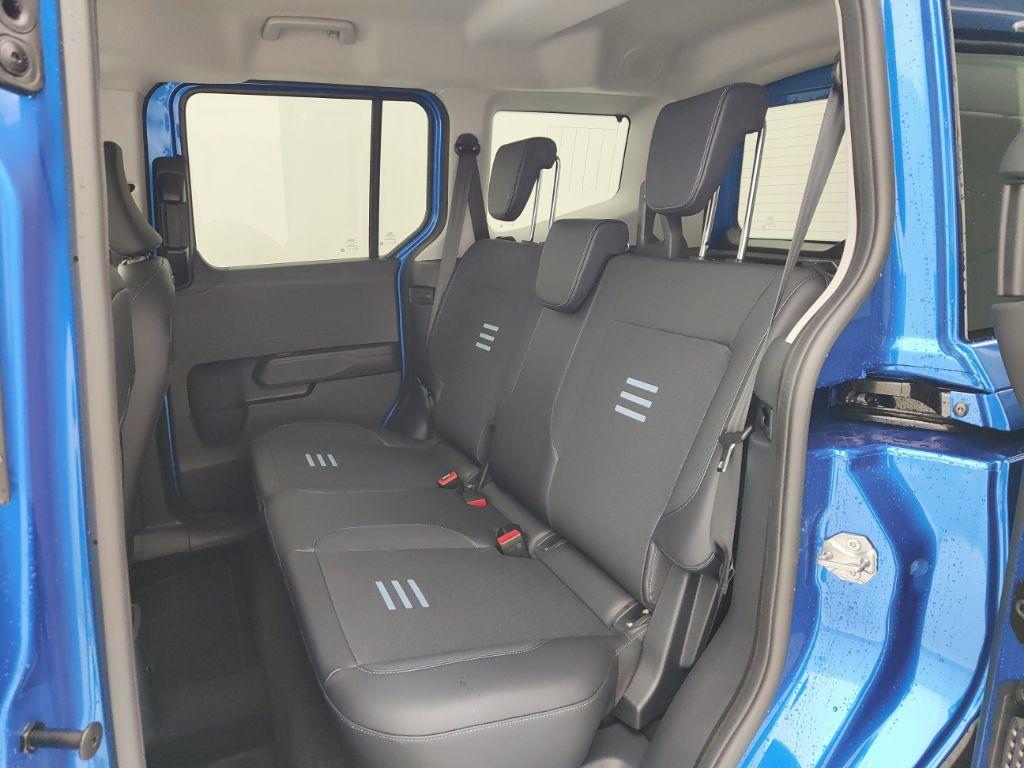 FORD Nuovo T. Courier Tourneo Active 1.0 EcoBoost 125 CV 93 kW Trasmissione manuale a 6 rapporti 2WD