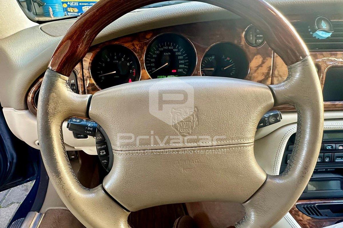 JAGUAR XK8 4.0 Coupé