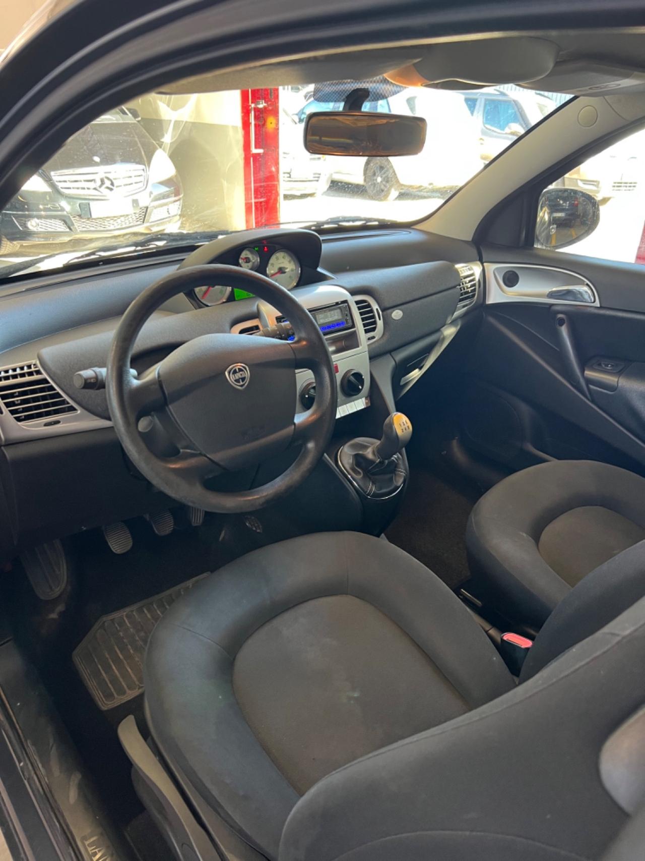 Lancia Ypsilon 1.3 MJT 75 CV Diva