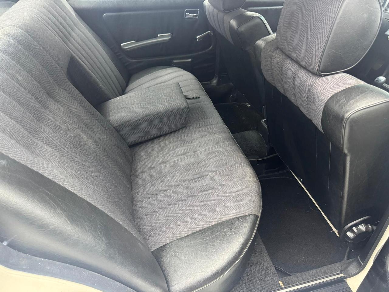 Mercedes-Benz 200 -Benzina