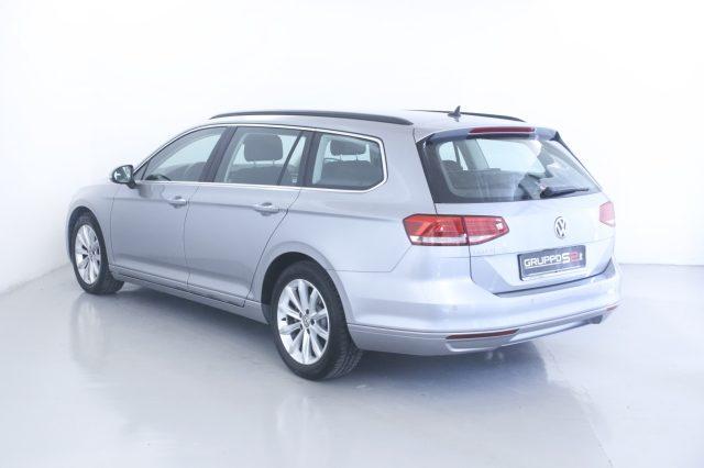 VOLKSWAGEN Passat Variant 2.0 TDI DSG Business BlueMotion Tech Fari LED