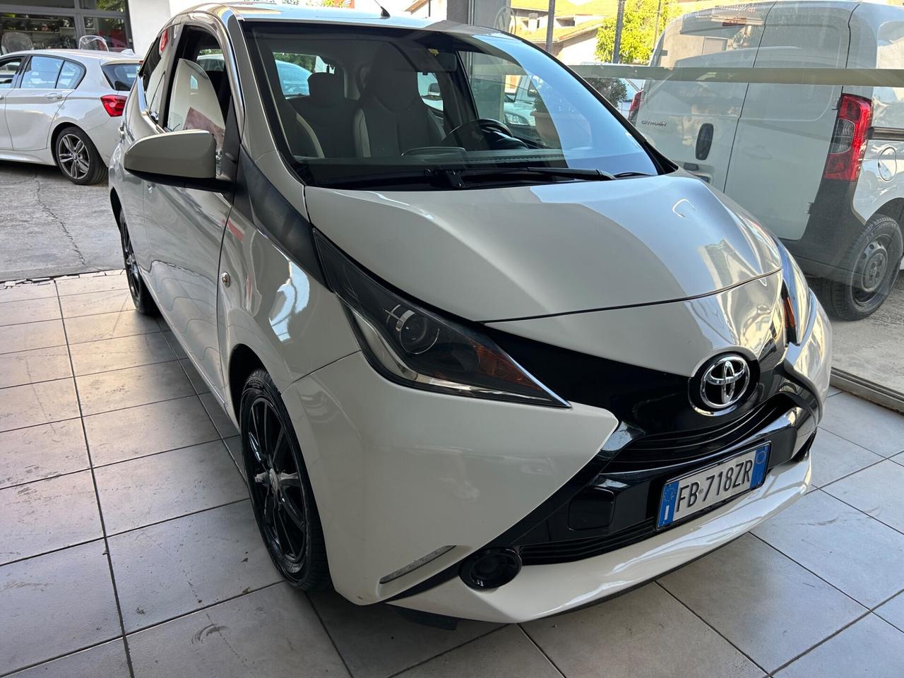 Toyota Aygo 1.0 VVT-i 69 CV 5 porte Cambio AUTOM.