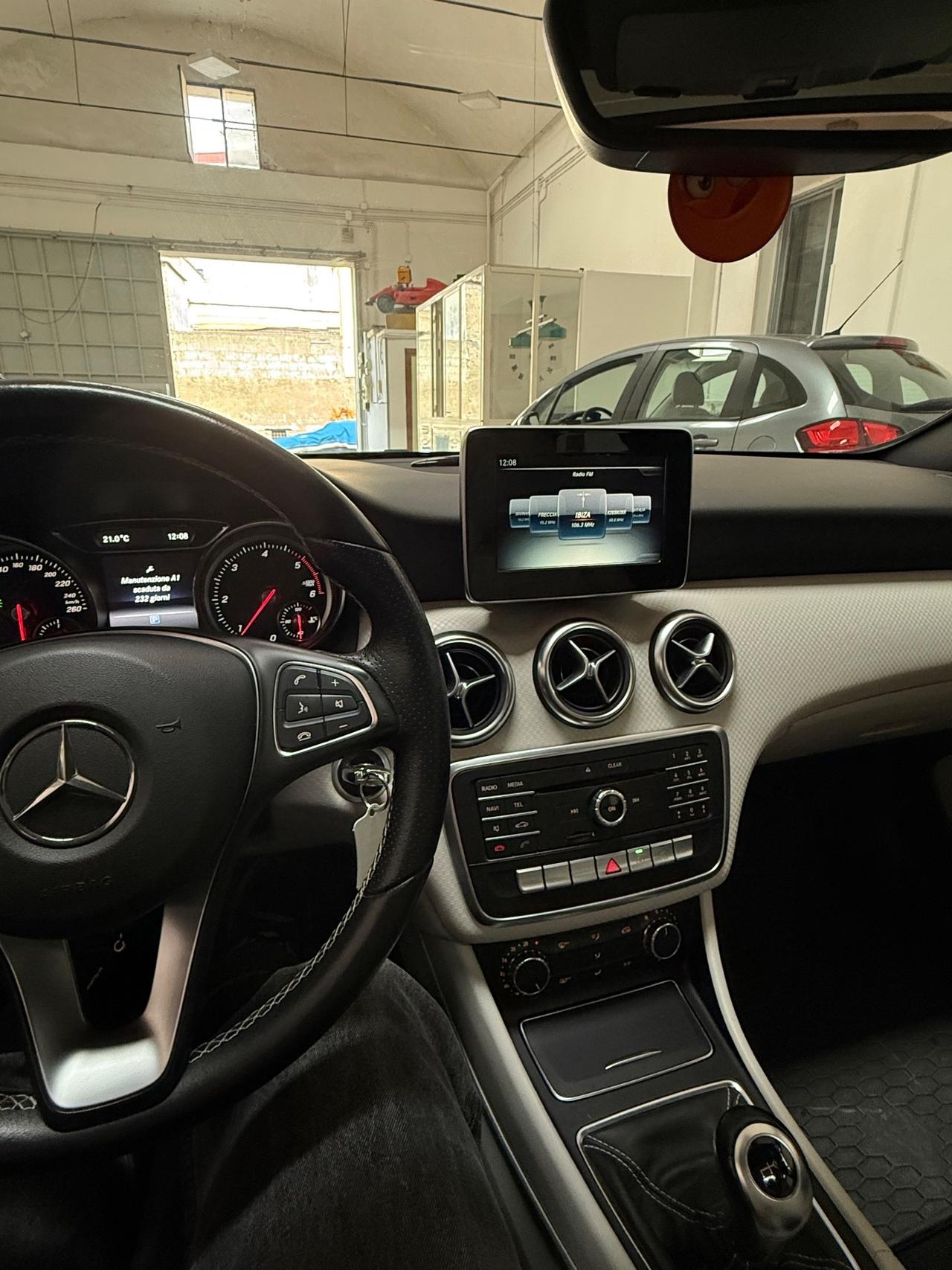 Mercedes-benz A 180 d Premium