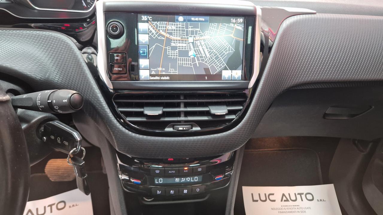 Peugeot 208 tetto panoramico