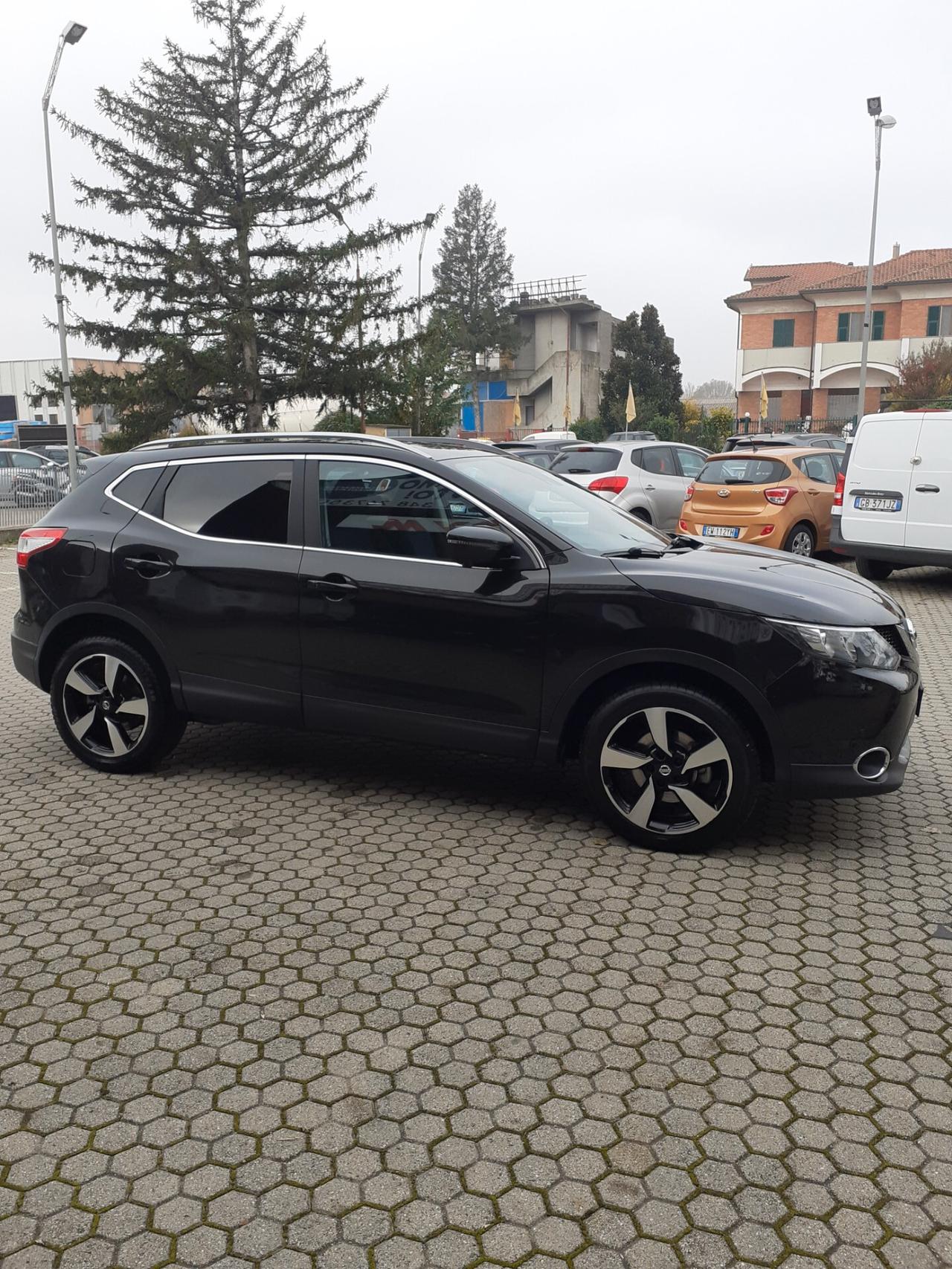 Nissan Qashqai 1.6 dCi 4WD Black Edition