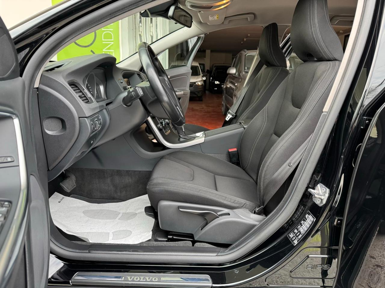 Volvo V60 CrossCountry D3 Business gear GARANZIA24