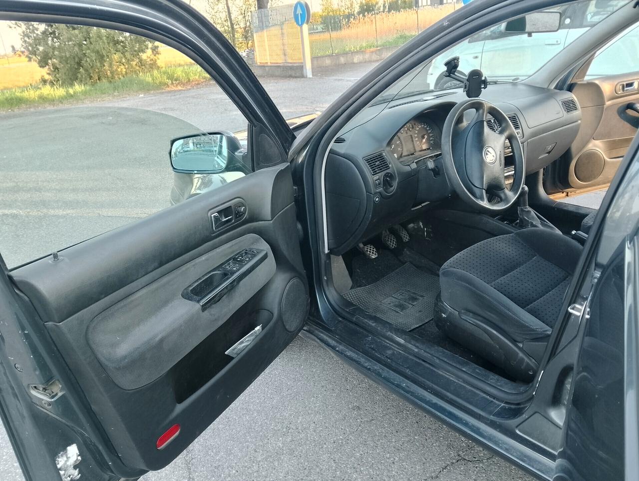 Volkswagen Golf station wagon 1.6 cc impianto GPL brc valido fino 2034 30.000 km