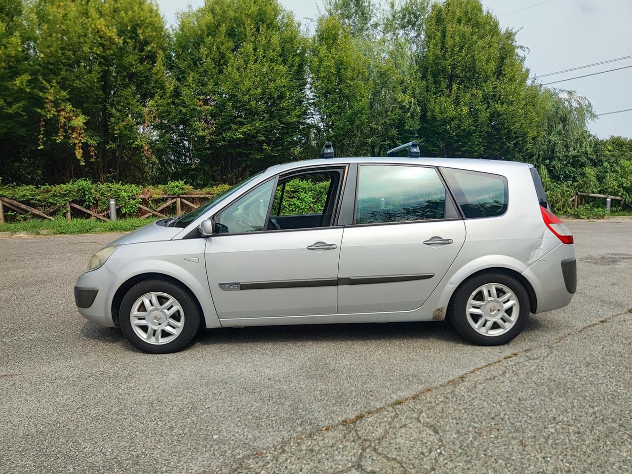 Renault Grand Scénic 1.9 dCi 7 posti