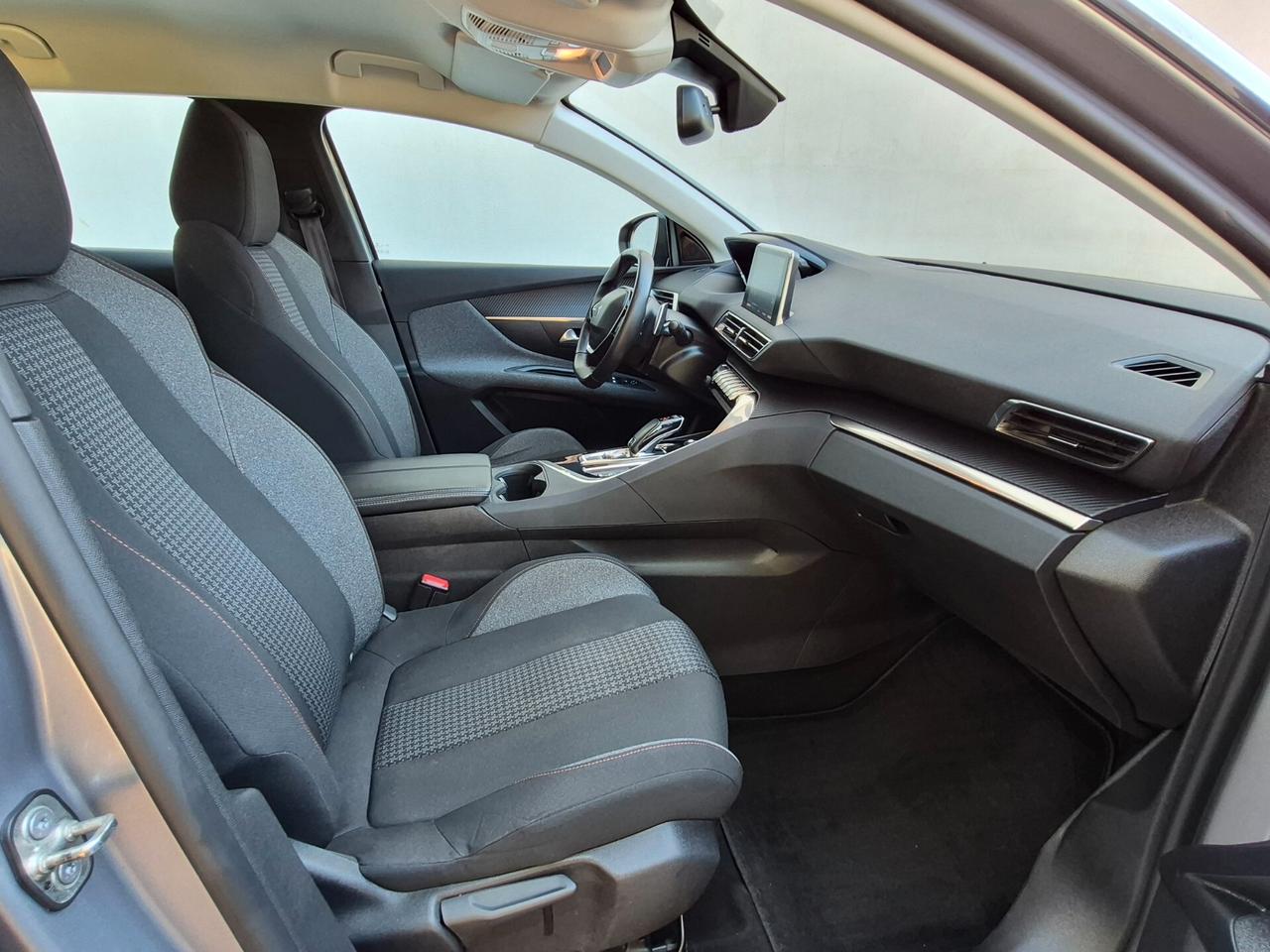 Peugeot 3008 BlueHDi 130 CV EAT8 Active Pack