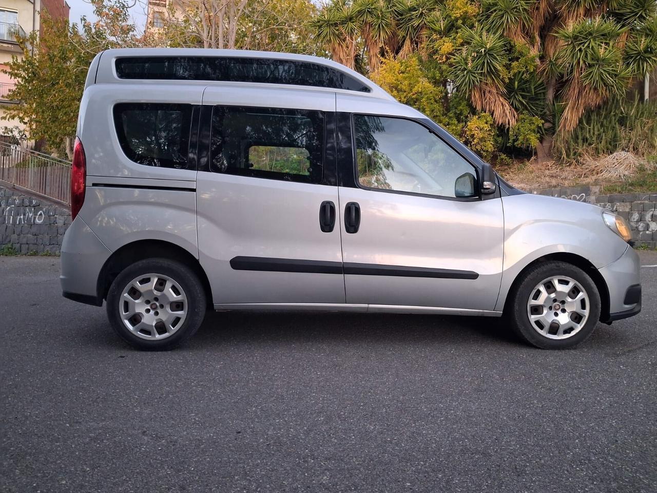 Fiat Doblo Con rampa manuale trasporto disabili in carrozzina