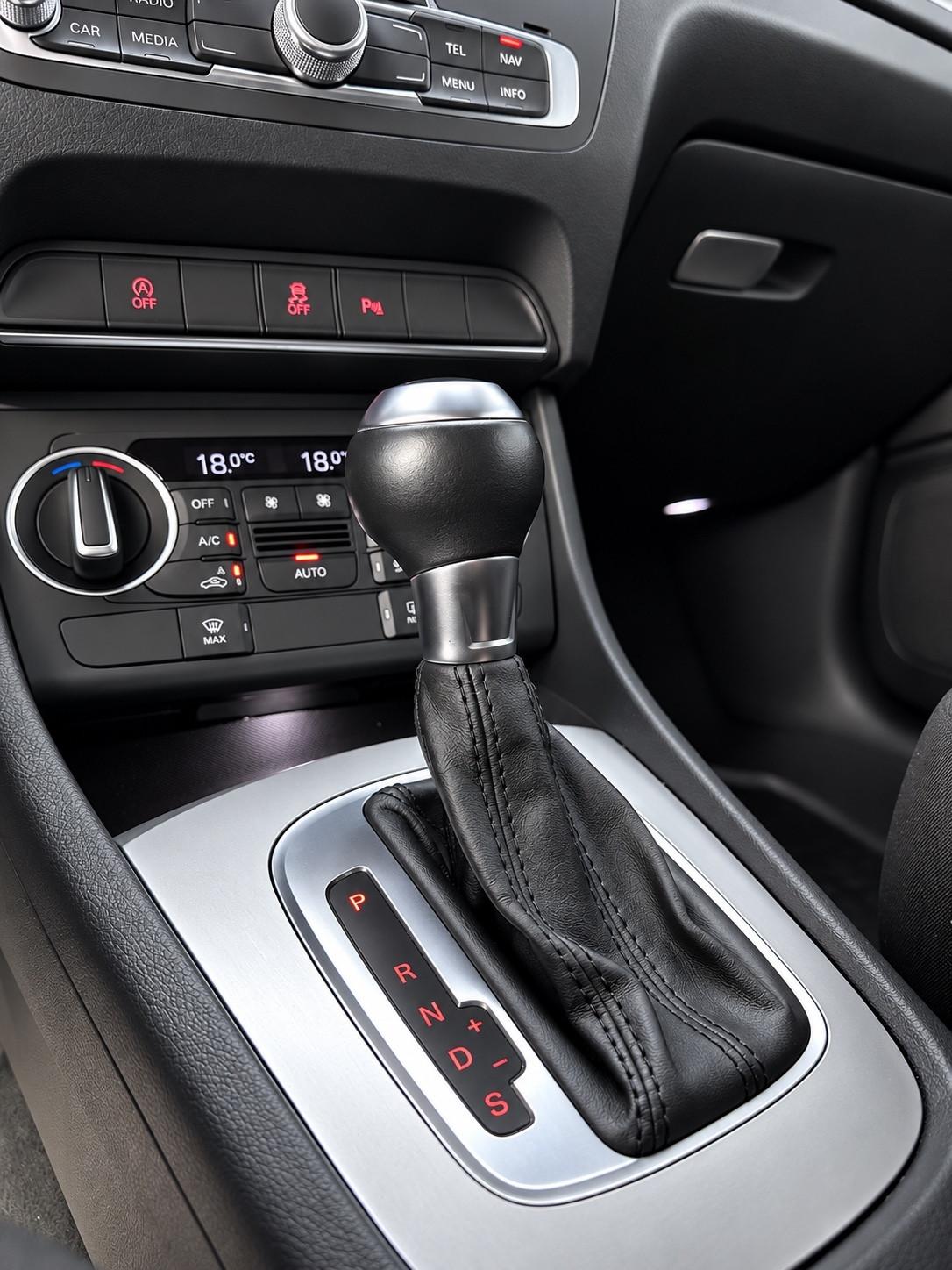 Audi Q3 2.0 TDI 120 CV S tronic Sport