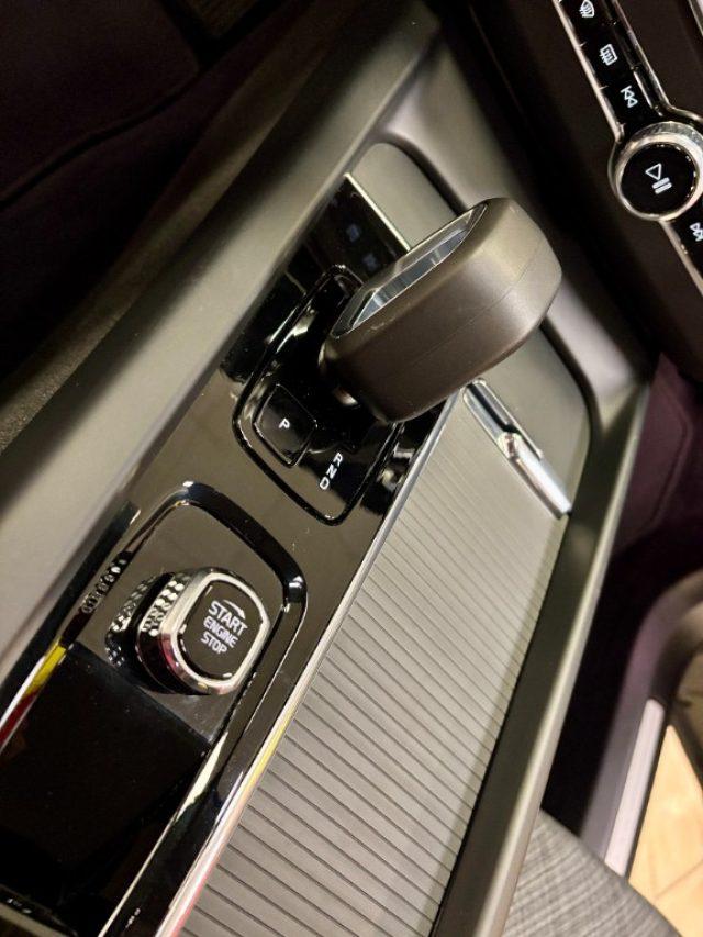 VOLVO XC60 B4 (d) automatico Core UNIPRO - CERTIFICATA